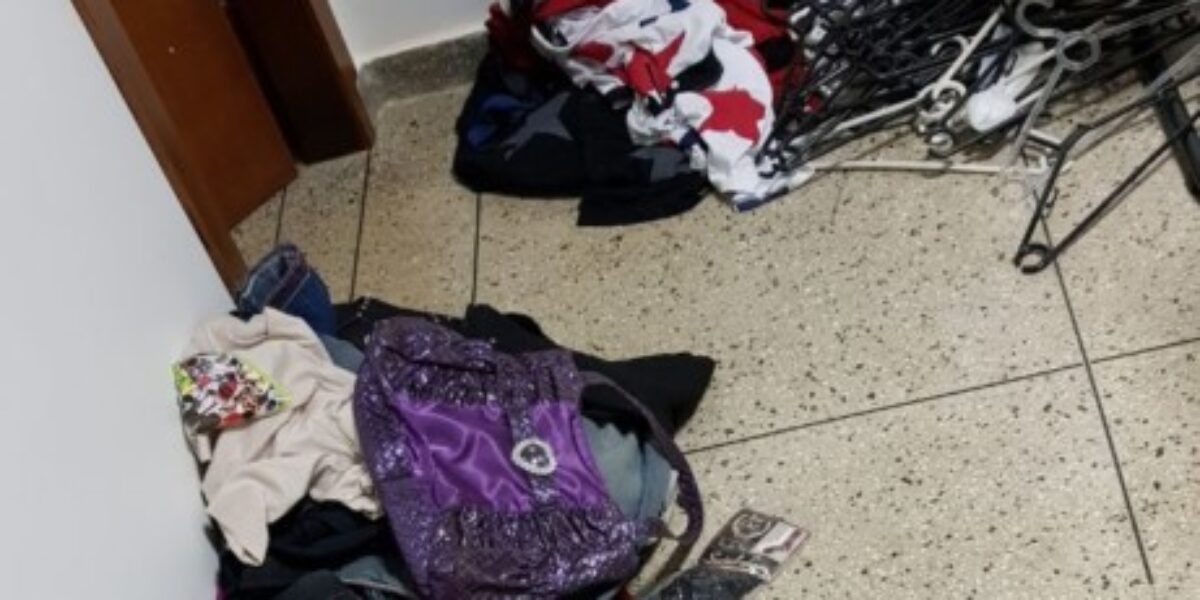 Suspeito com extensa ficha criminal é preso com roupas furtadas e arma