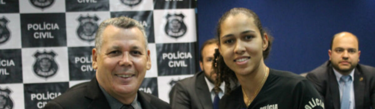 Diretoria da PCGO inicia entrega de kits policiais para novos agentes e escrivães