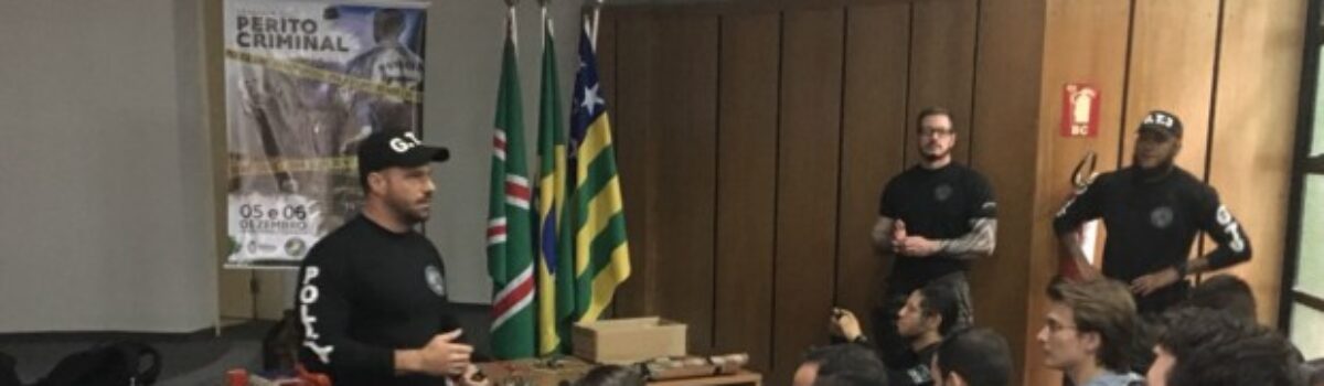 Integrantes do GT3 ministram minicurso para os peritos criminais