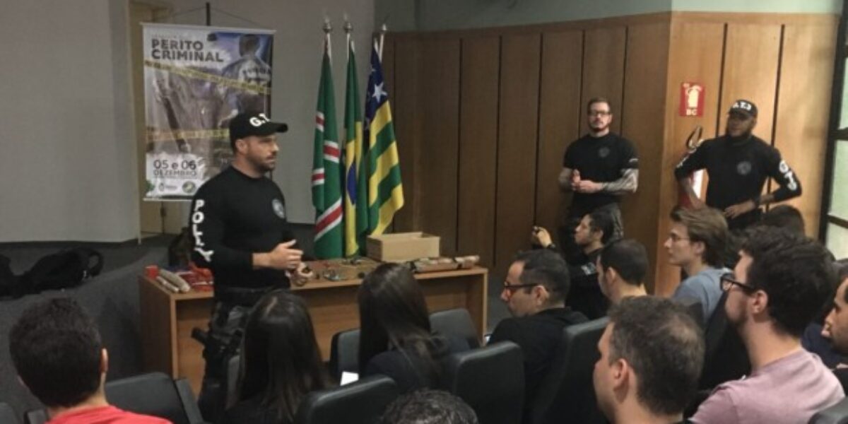 Integrantes do GT3 ministram minicurso para os peritos criminais
