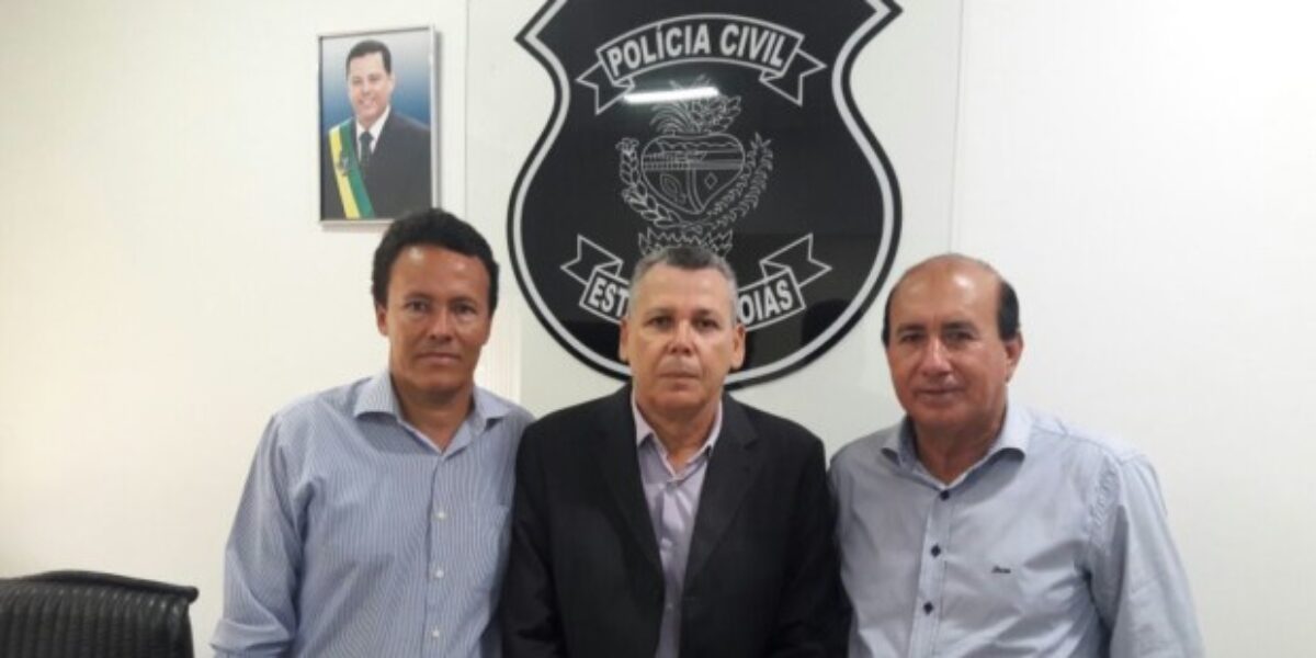 Delegado-geral recebe vereador de Cezarina e promete total apoio à DP local