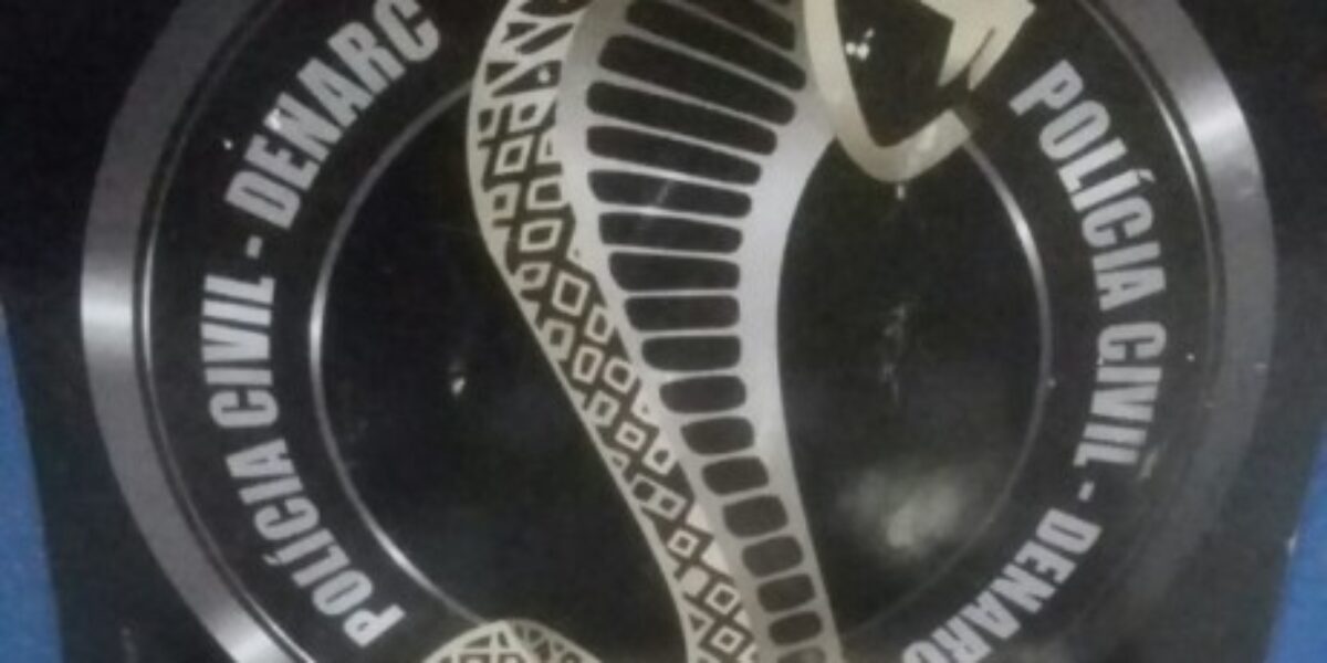 Denarc flagra traficante com porções de maconha e cocaína