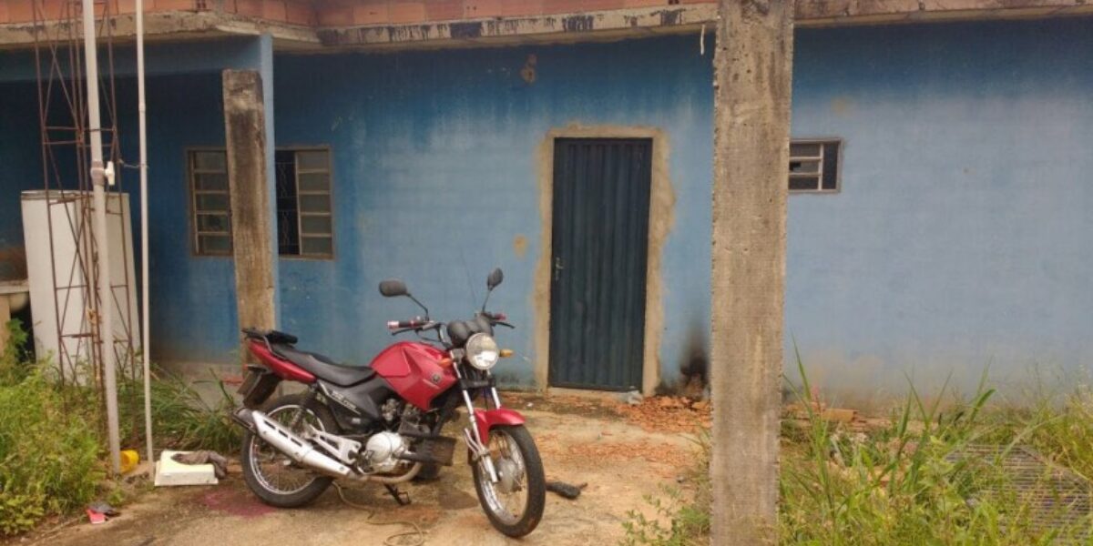 Policiais da DERFRVA localizam moto que havia sido furtada na BR-153