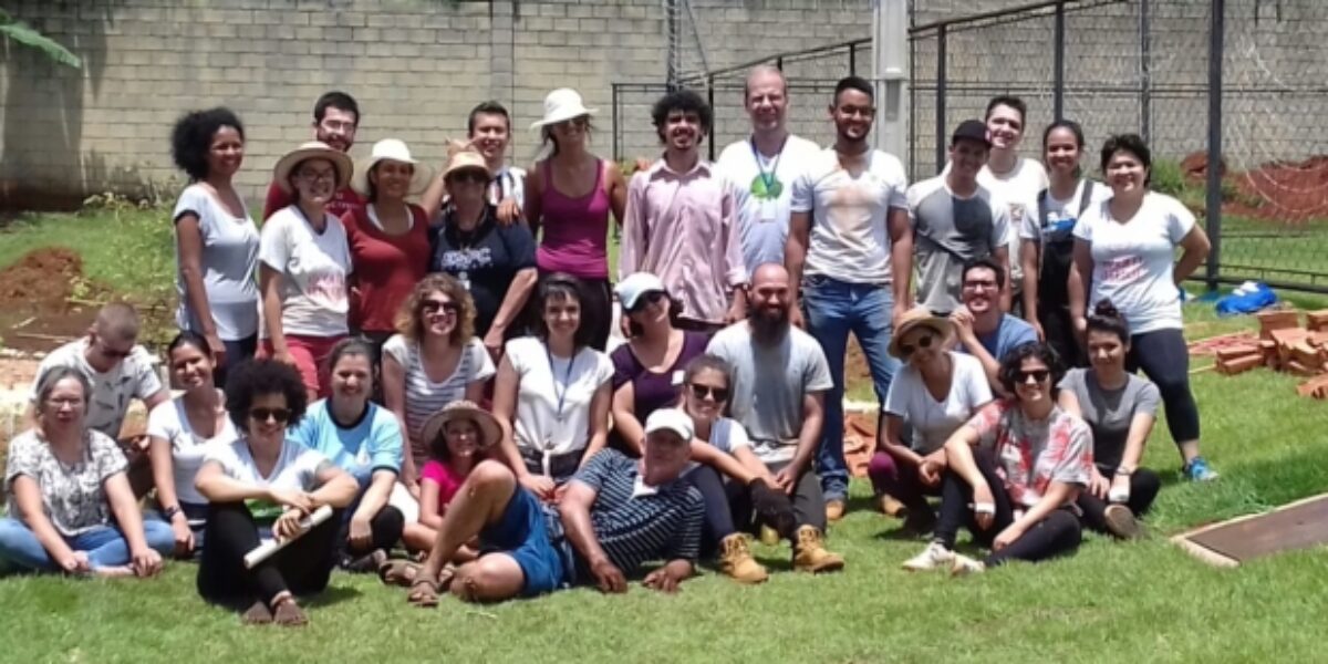 Programa Investigador Mirim Realiza Plantio de Horta na ESPC