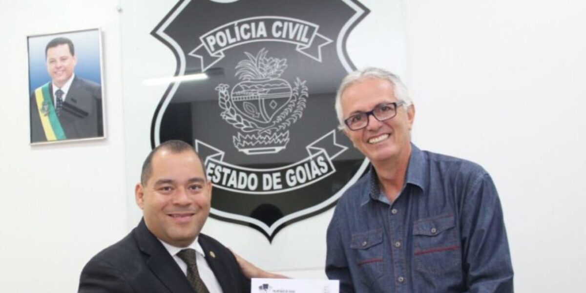 Delegado-geral recebe a visita do prefeito de Palmeiras de Goiás