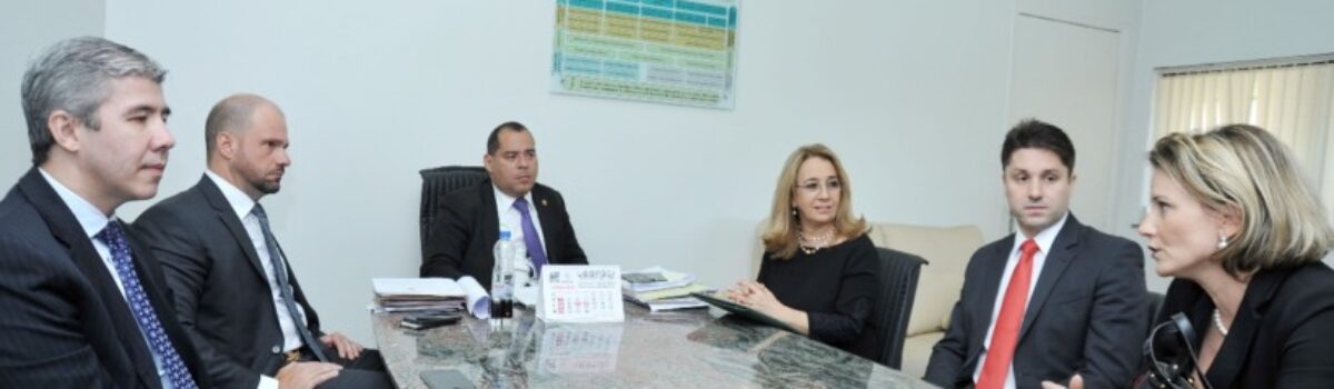 Delegado-geral recebe visita da Defensora Pública-geral do Estado de Goiás