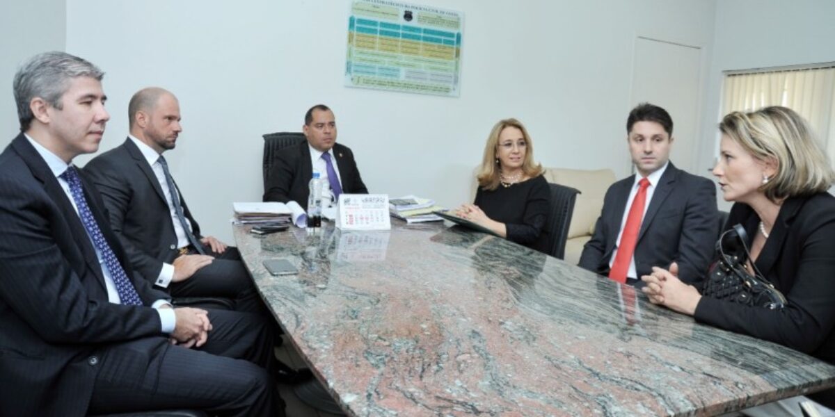 Delegado-geral recebe visita da Defensora Pública-geral do Estado de Goiás