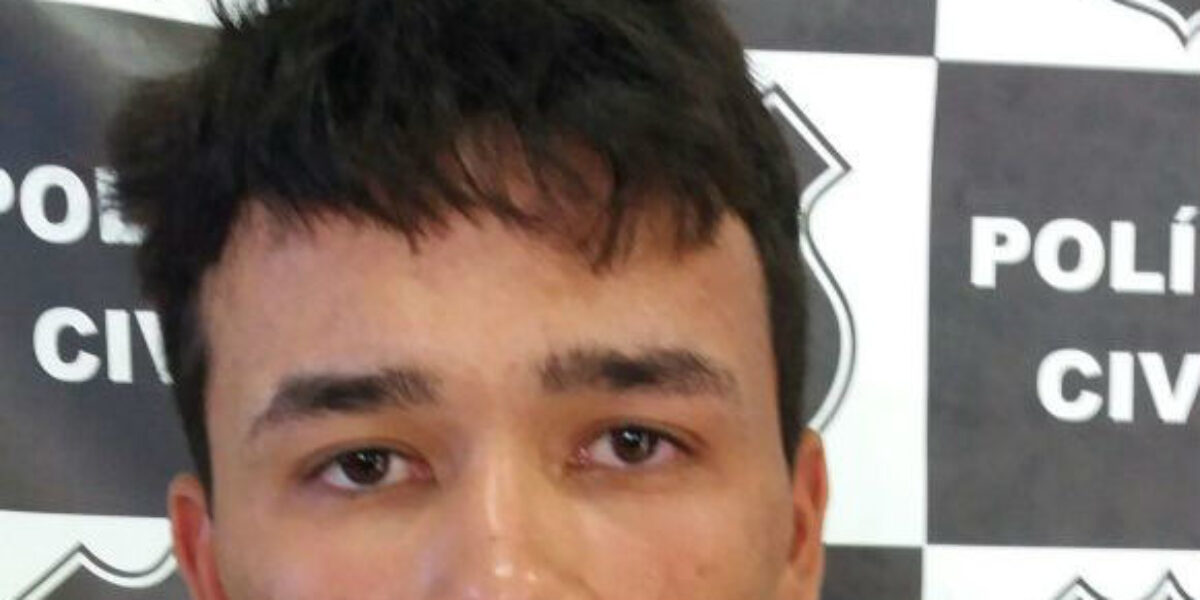 PC de Uruaçu flagra homem oferecendo drogas a jovens na porta de escola