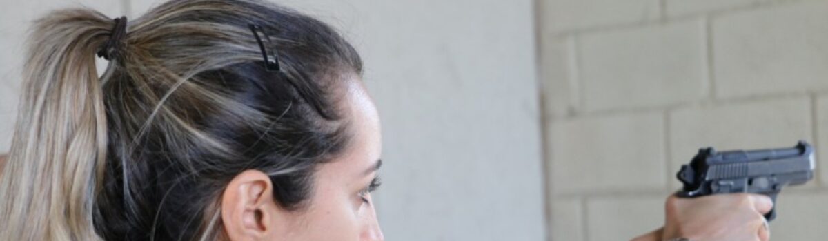 Mês da Mulher: ESPC realiza curso de armamento e tiro especial para mulheres