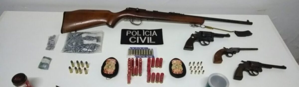 Polícia Civil prende dois indivíduos e apreende quatro armas de fogo