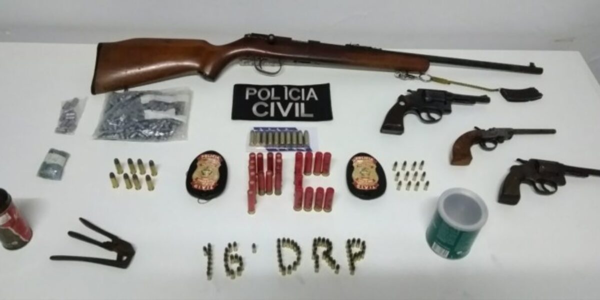 Polícia Civil prende dois indivíduos e apreende quatro armas de fogo