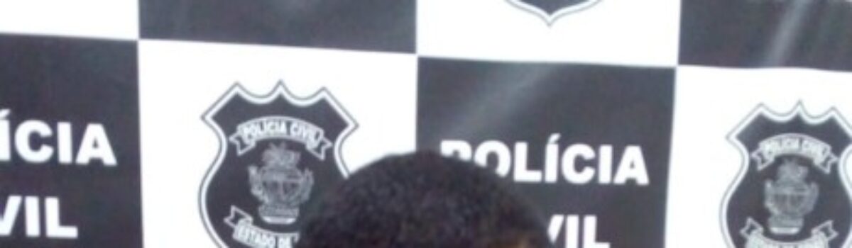 Policiais civis de Jaraguá prendem homem com drogas e roupas falsificadas