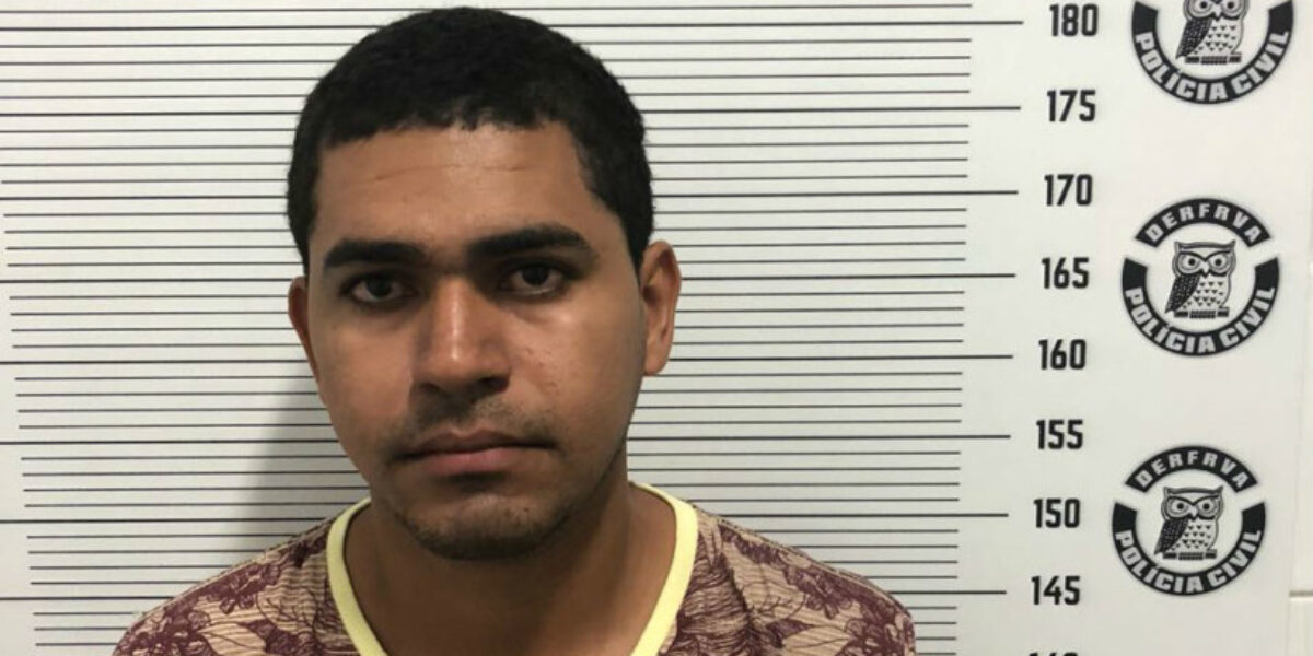DERFRVA prende receptadores que tentaram retirar restrição de veículo roubado usando documentos falsos