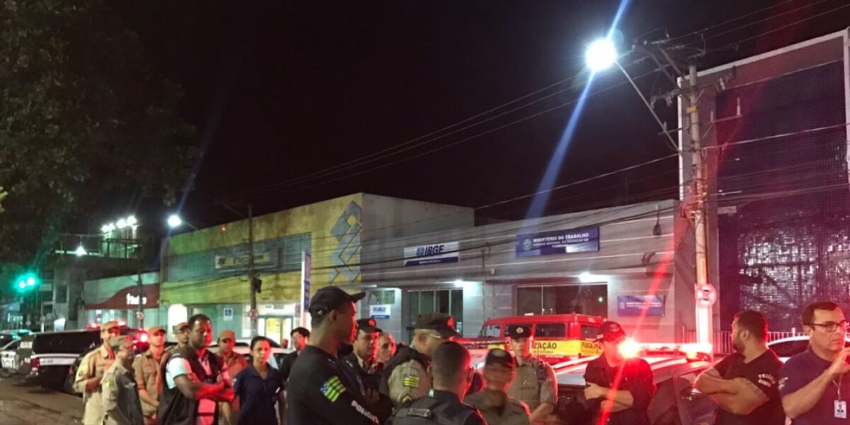 Operação integrada faz busca e abordagens em comércio noturno de Itumbiara