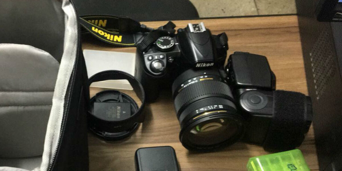 Dupla que tentava vender máquina fotográfica furtada é presa pela PC de Senador Canedo
