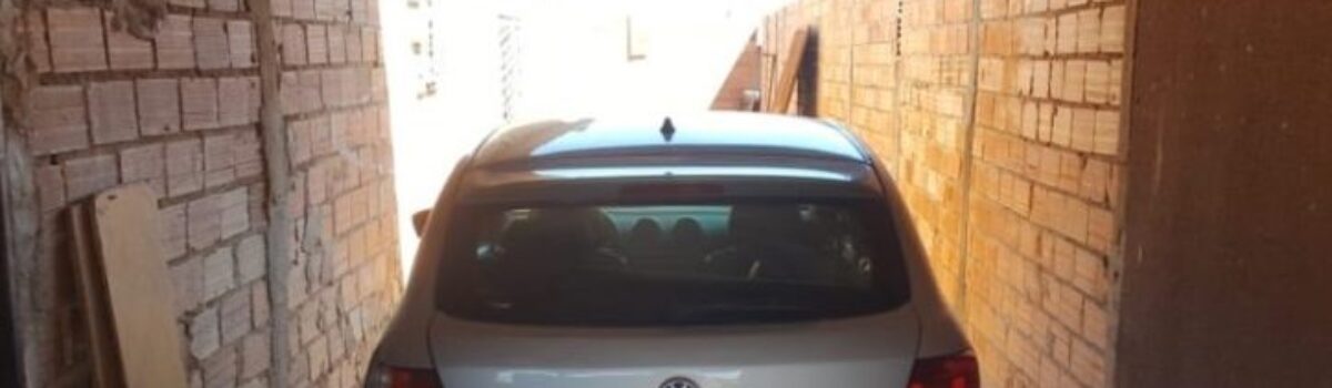 Policiais da DERFRVA prendem dois homens e recuperam veículo roubado