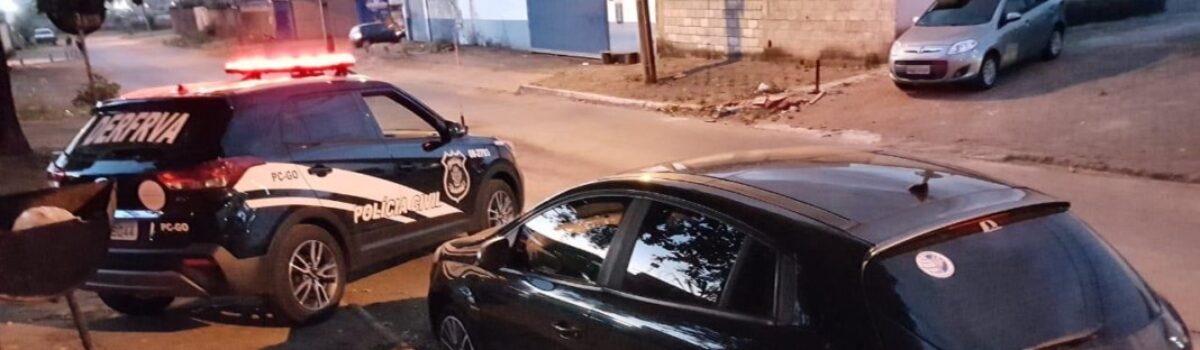 Policiais da DERFRVA localizam carro roubado que estava “esfriando” no Parque Oeste Industrial