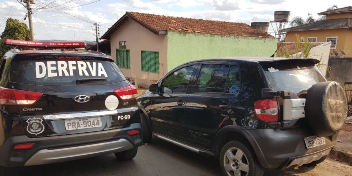 DERFRVA localiza veículo furtado um dia após crime e o restitui a proprietário
