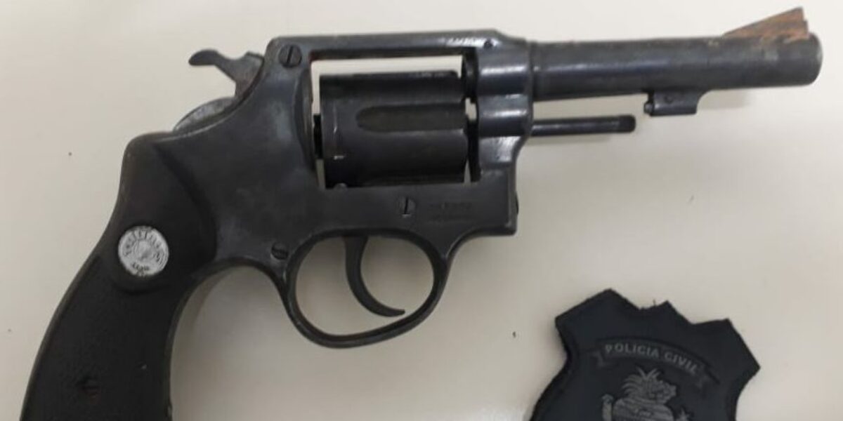 Genarc de Anápolis recupera carro furtado em Abadiânia e encontra drogas e arma no local onde veículo estava