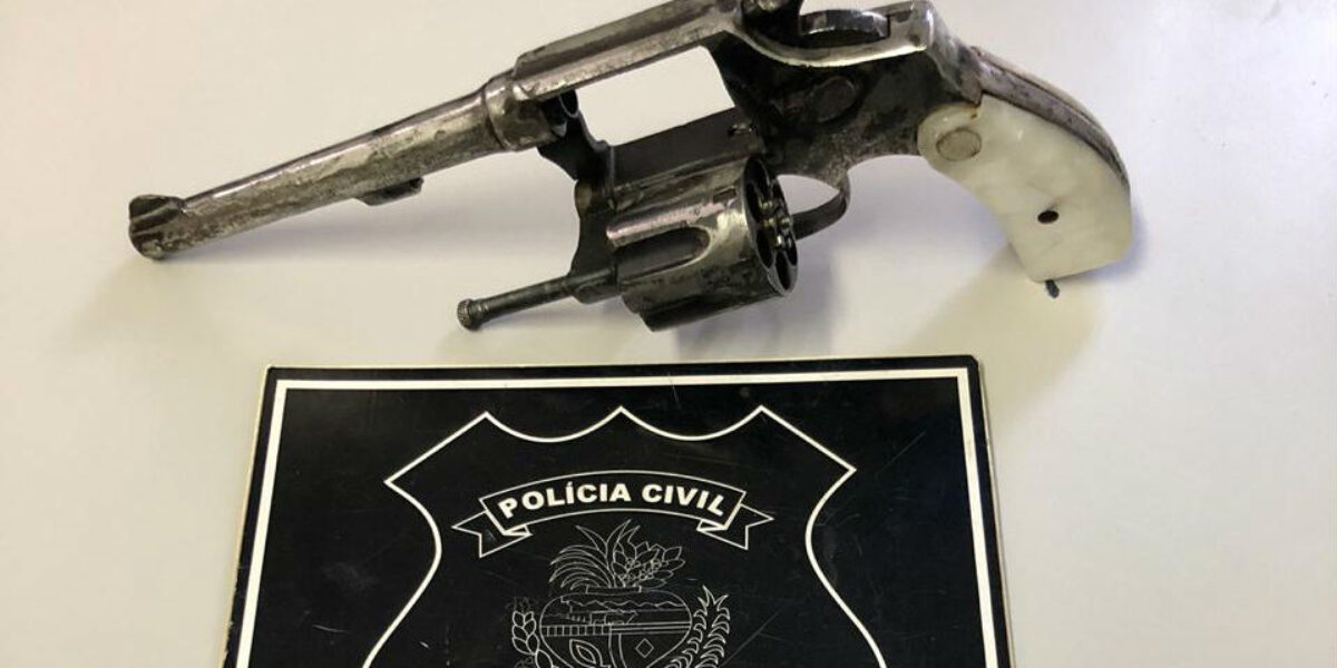 Polícia Civil de Morrinhos acha arma durante realização da Operação Negociata