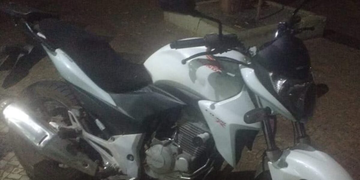 Agentes da DERFRVA recuperam motocicleta roubada em Aparecida