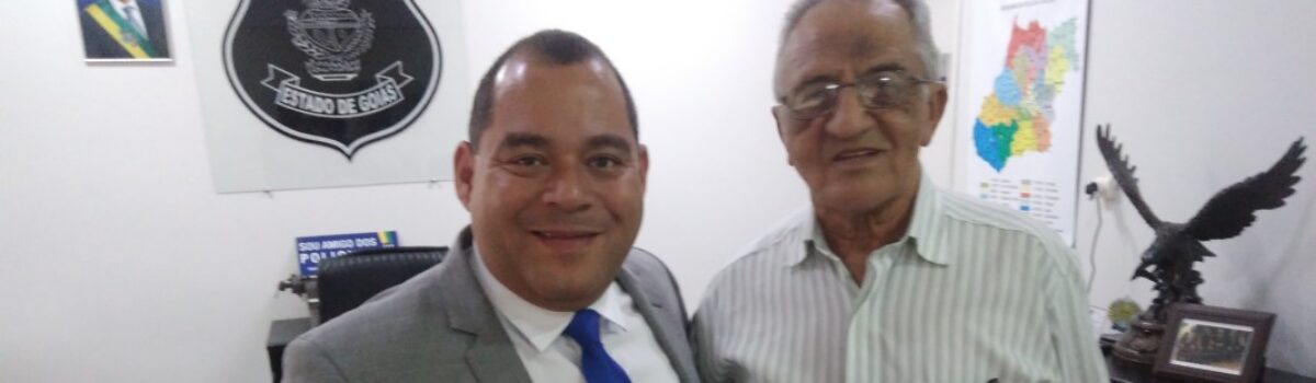 Delegado-geral recebe policial veterano que serve forças de segurança do país há 45 anos