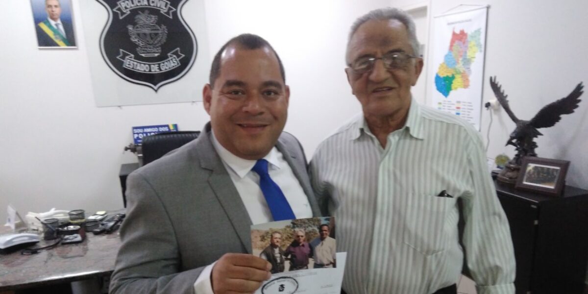 Delegado-geral recebe policial veterano que serve forças de segurança do país há 45 anos