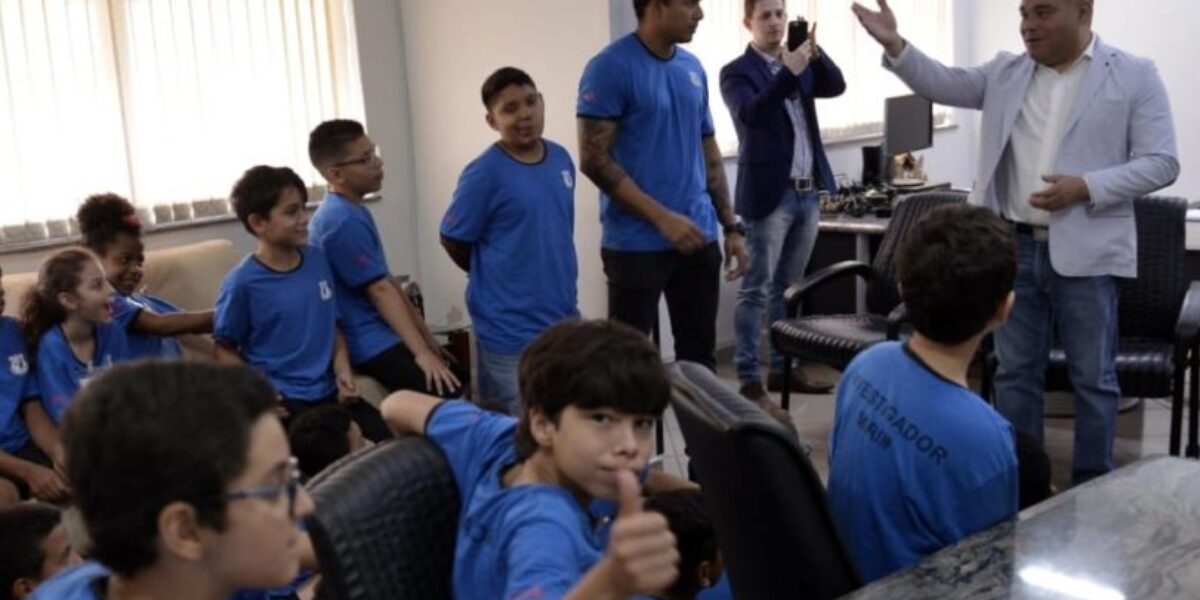 Delegado-geral recebe alunos do Programa Investigador Mirim para café da manhã na DGPC