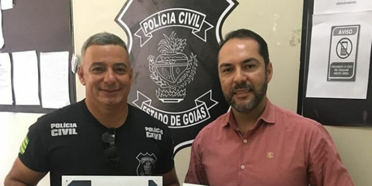 Delegado e agente de polícia são homenageados na Câmara Municipal de Anápolis