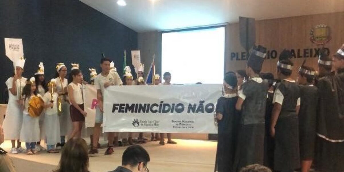 Vencedores de curso de redação promovido pela Deam de Goianésia são premiados na Câmara Municipal da cidade