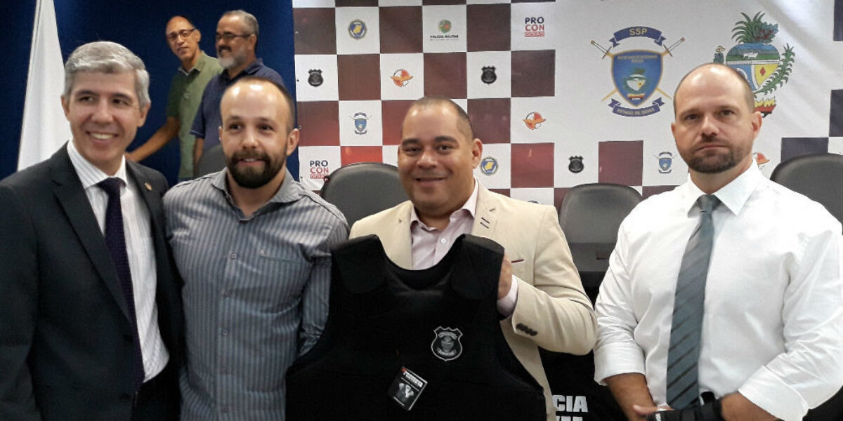 Polícia Civil entrega coletes e viaturas a delegacias da capital e interior