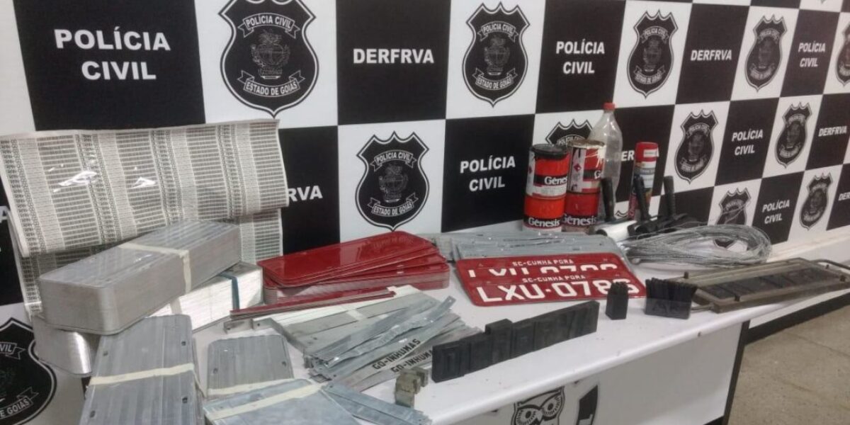 Operação Migração II: DERFRVA fecha fábrica clandestina de placas falsas