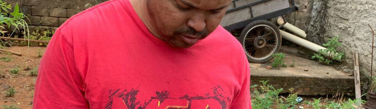 Traficante é preso em Piracanjuba após descoberta de crack enterrado no quintal