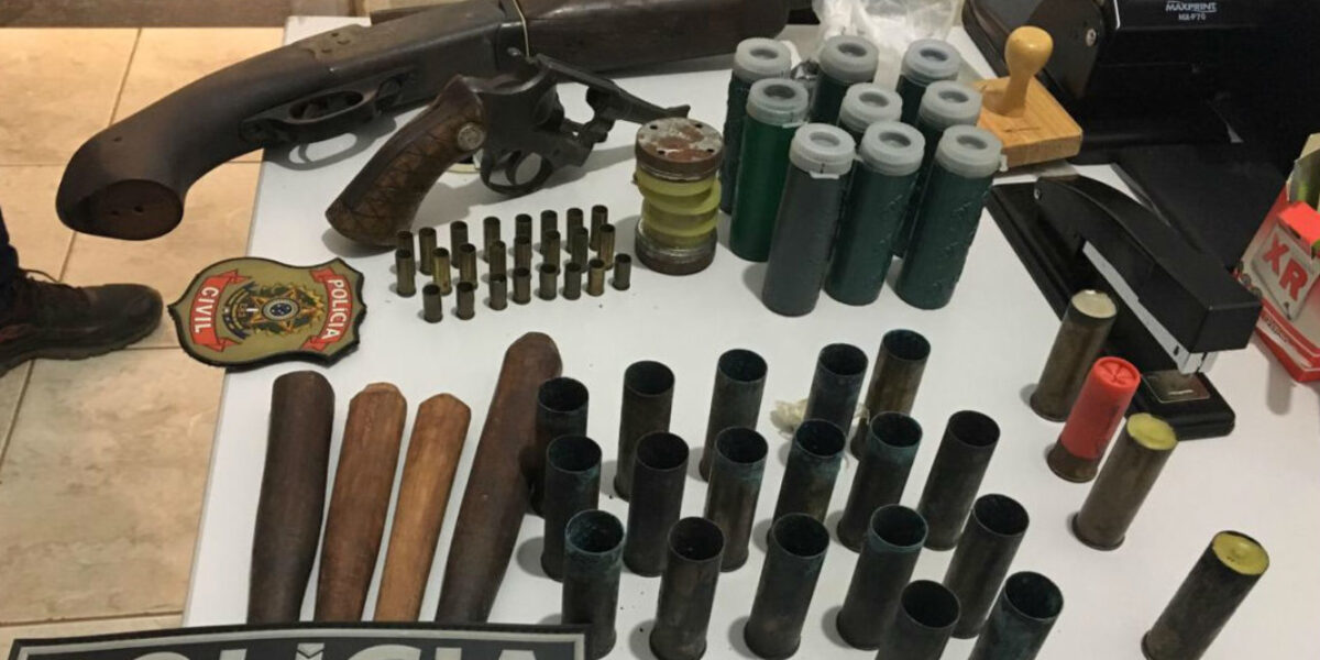 Polícia Civil prende dois irmãos por posse ilegal de armas