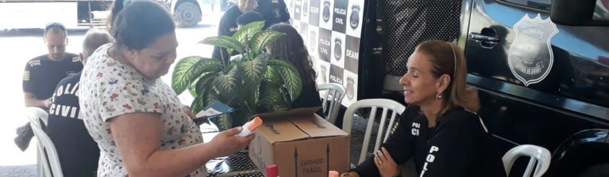 Deam Anápolis comemora Dia da Mulher com Projeto Delegacia na Praça