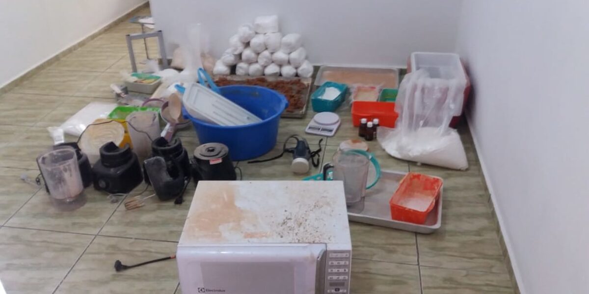 Polícia Civil estoura laboratório de refino de drogas e prende casal em Catalão
