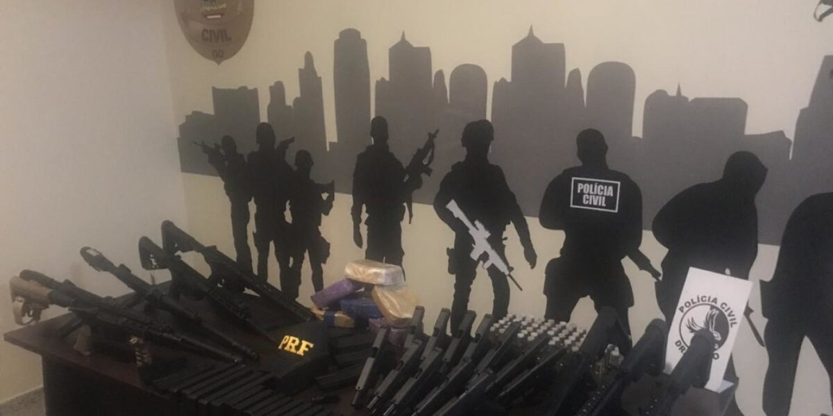 Draco prende homem com 12 pistolas e armamentos pesados