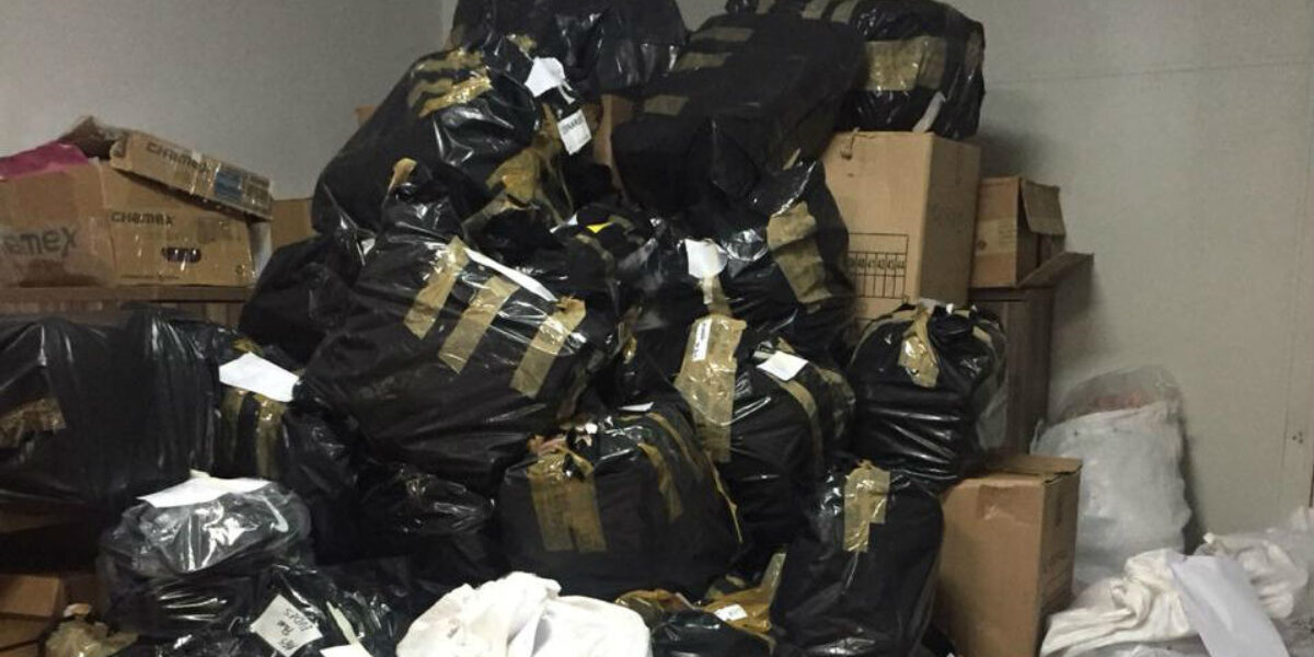 Homem é preso na região da Rua 44 com mais de 4 mil pares de calçados falsificados