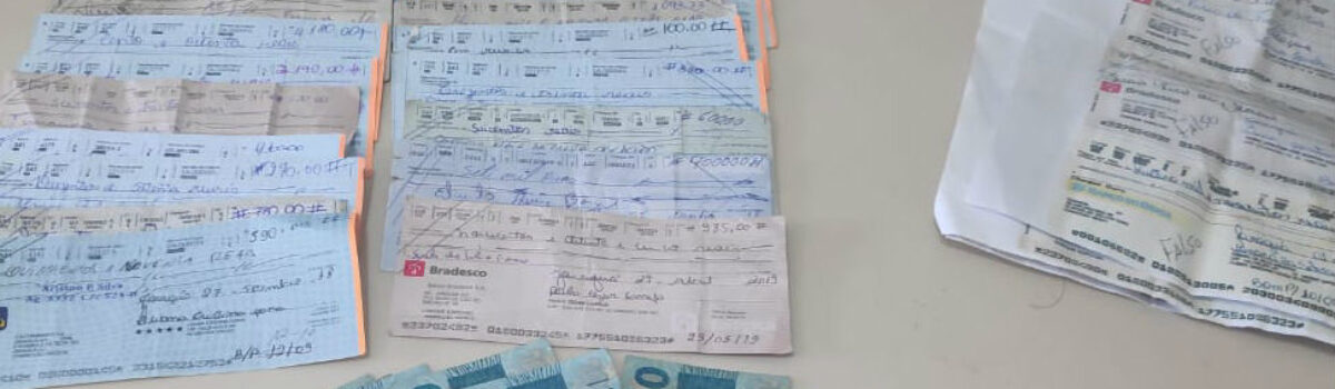 Duas pessoas são presas em Jaraguá por repassar cheques fraudados a comerciantes