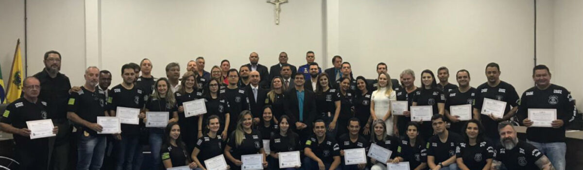 Policiais civis são homenageados em Aparecida de Goiânia