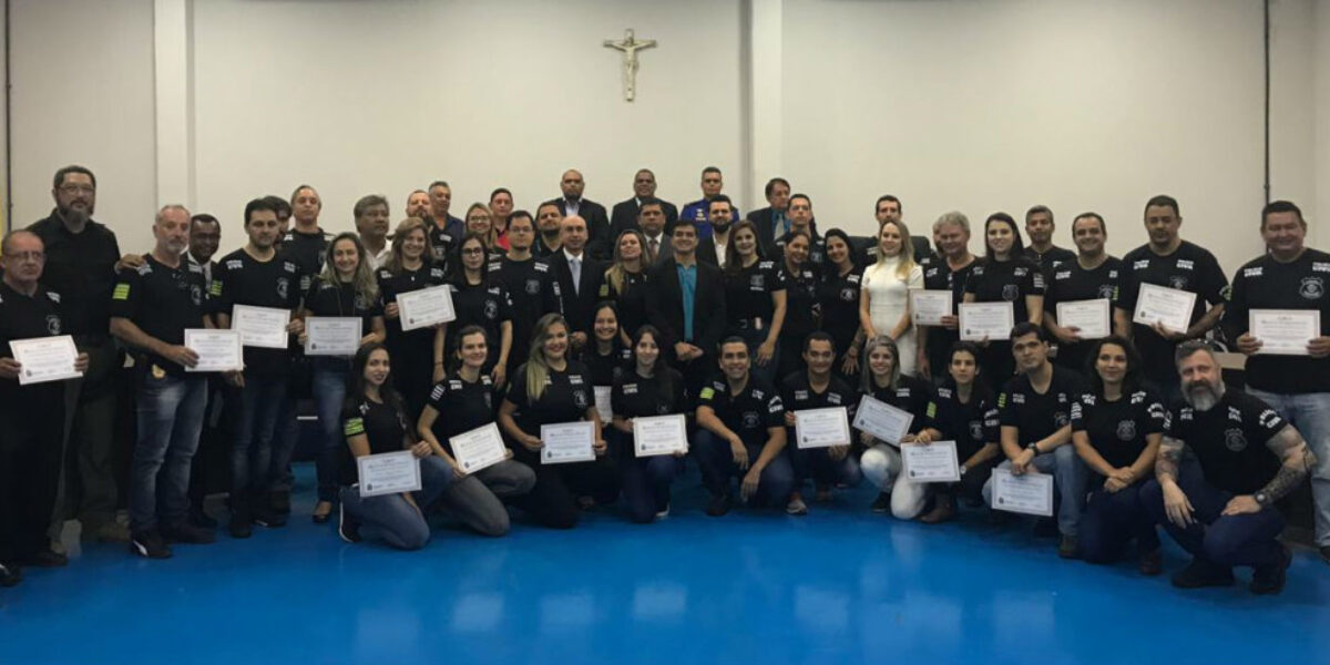 Policiais civis são homenageados em Aparecida de Goiânia