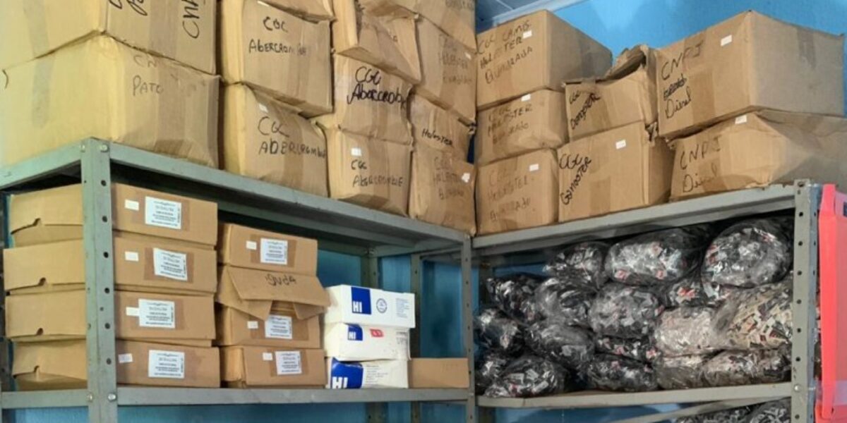 Apreendidas quase 5 toneladas de itens de vestuário falsificado em Jaraguá