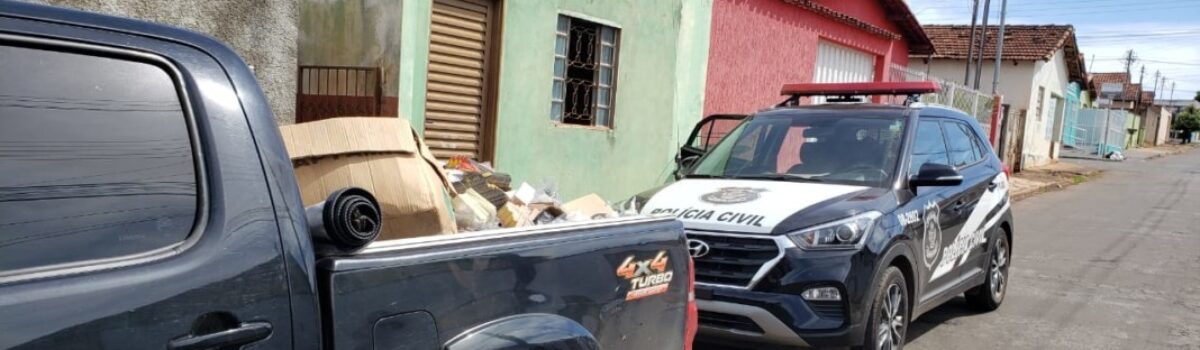 Polícia Civil apreende toneladas de roupas e aviamentos falsificados em Jaraguá