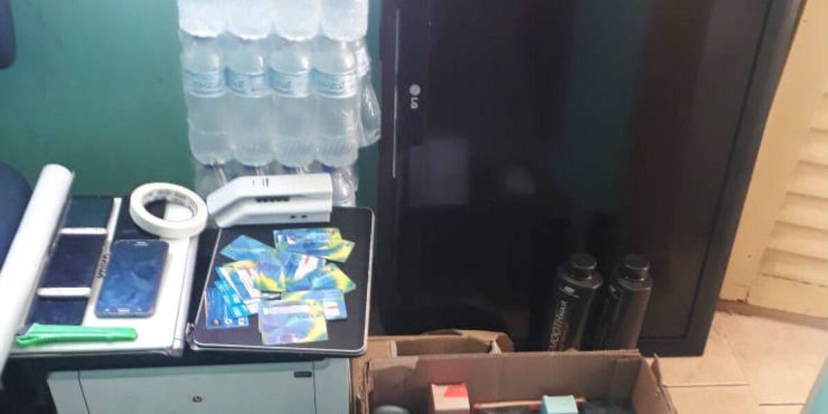Polícia prende casal por tentativa de estelionato e falsificação de documentos em Aparecida