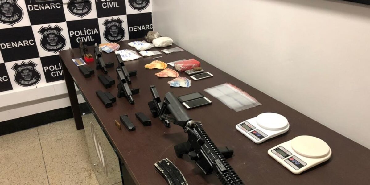 Operação da Denarc flagra casal com drogas e armas que seriam levadas para o RJ