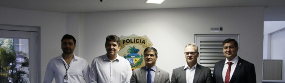 Direção da PCDF visita a ESPC em Goiânia