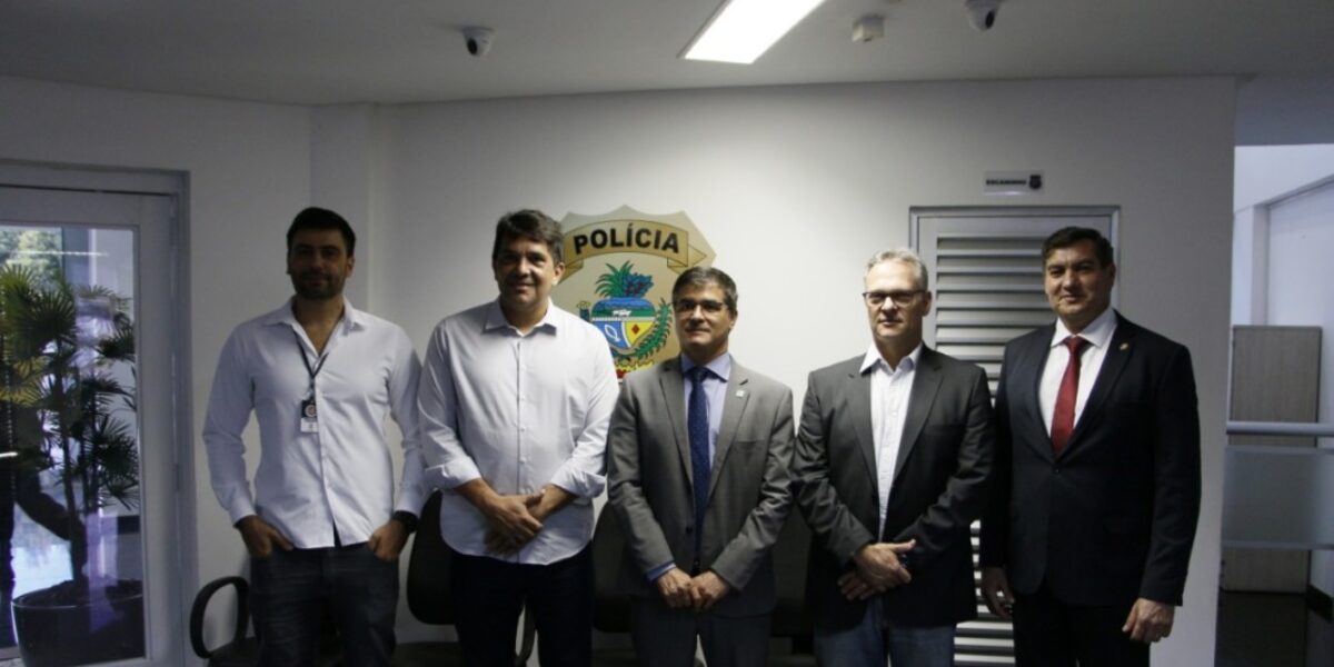 Direção da PCDF visita a ESPC em Goiânia
