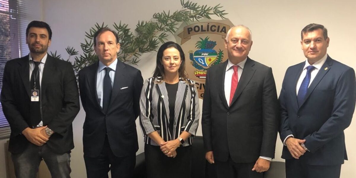 Embaixador da Itália visita Escola Superior da Polícia Civil