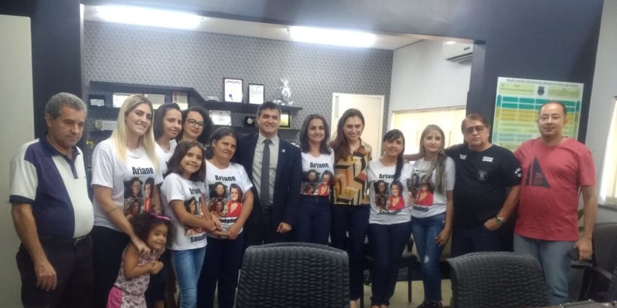 Familiares de vítima de homicídio fazem visita ao Delegado-Geral para agradecer a resolução do caso