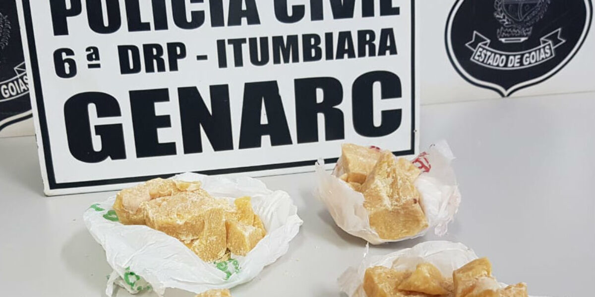 Polícia Civil prende mulher na BR 452; ela viajaria para Aloândia para revender porções de crack